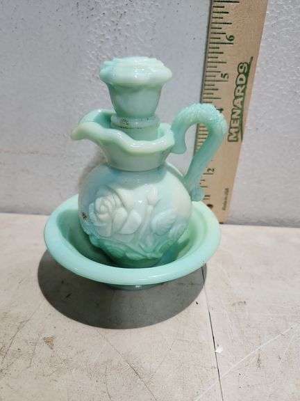 1978 Avon Victorian Rose Pitcher & Wash Basin Decanotor