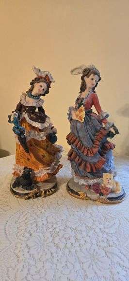 Pair of Dancing ball ladies