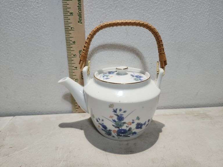 Oriental Floral Porcelain Tea Pot 4.5"X7.5"X5.5"