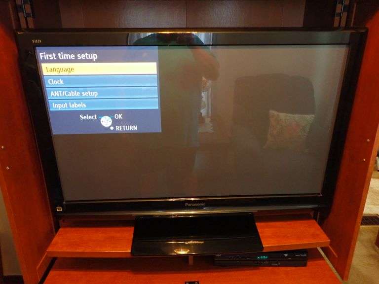42" Panasonic Viera TC-P42U1 w/remote - Tested works perfect.