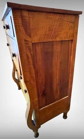 Antique 19th Century Curly Maple Chest of Drawers With Beautiful Side Curves and Turned Feet