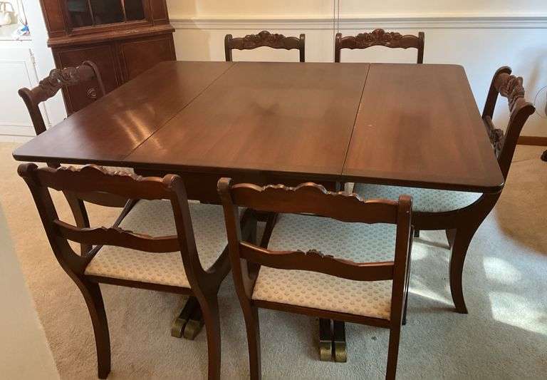 Early 20th Century, Antique Table and Six Chairs, Includes Six 12in Leaves