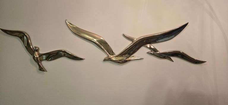 Golden birds wall decor
