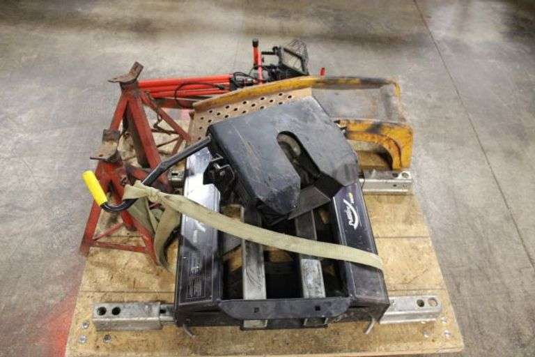 PullRite SuperGlide Fifth Wheel Hitch Assembly With Accessories