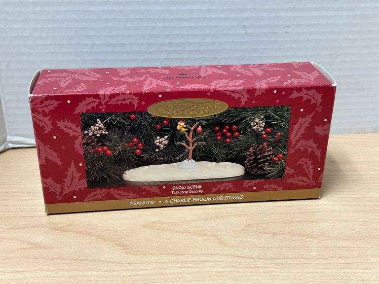 Hallmark Tabletop Display Hallmark Keepsake Tabletop Display – Snow Scene – Peanuts - Auction Ohio