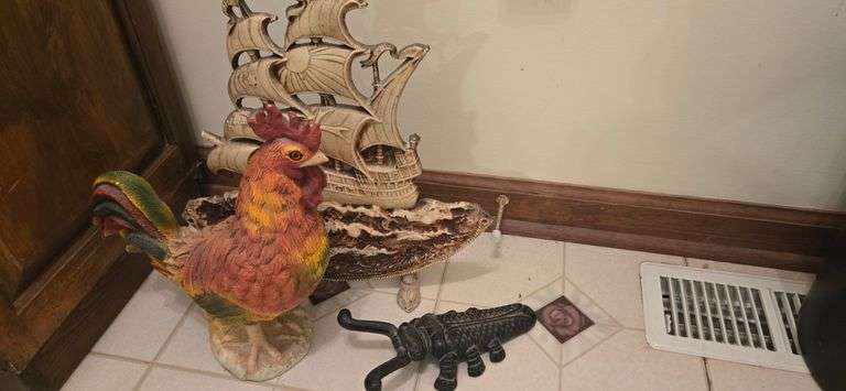 Rooster,  ship and metal door ant