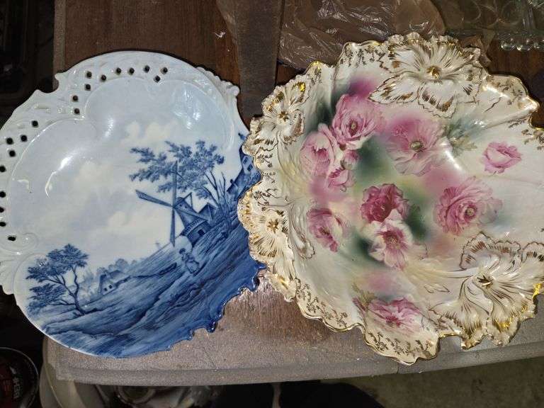 2 Vintage plates