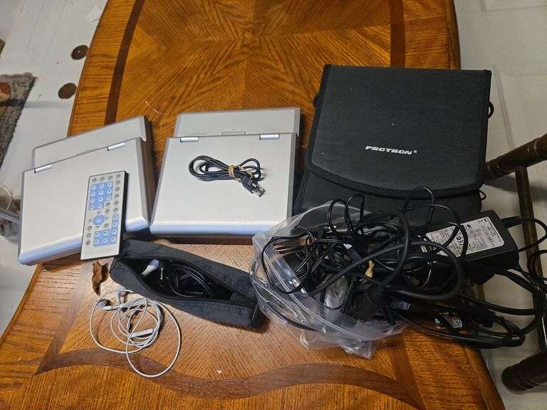 Spectroniq portable DVD player. - Auction Ohio
