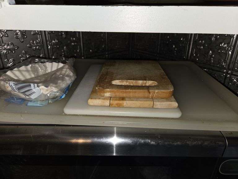 Variety of kitchen items