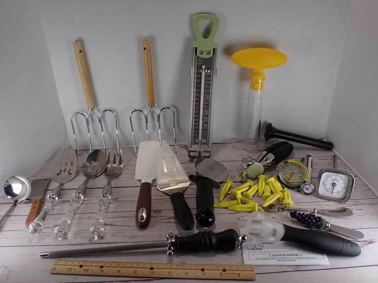 Kitchen - Baking Essential Tools - VGC