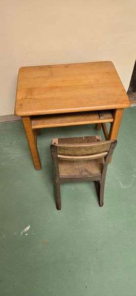 Child desk and chair