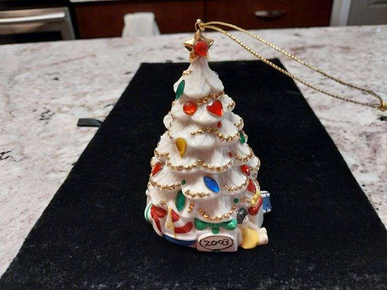 Avon Holiday Treasures 2003 Christmas Tree Ornament – 4" Tall