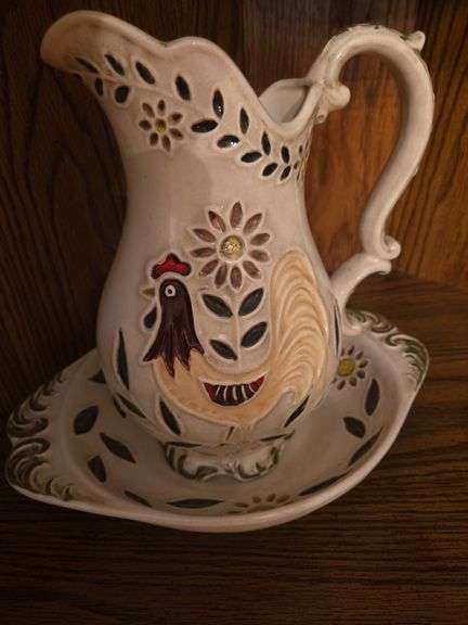 Rooster pitcher and plate