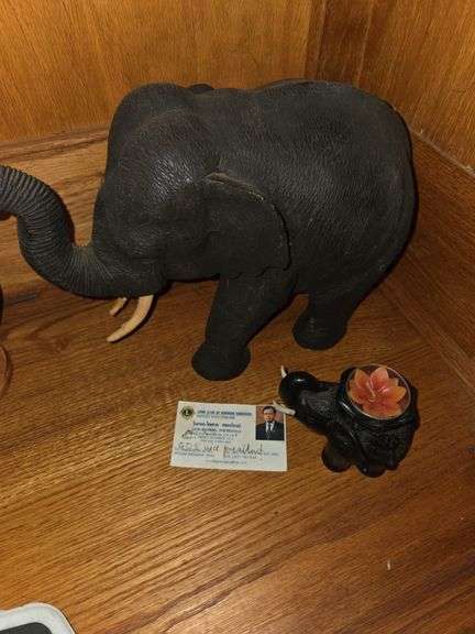 2 Elephants