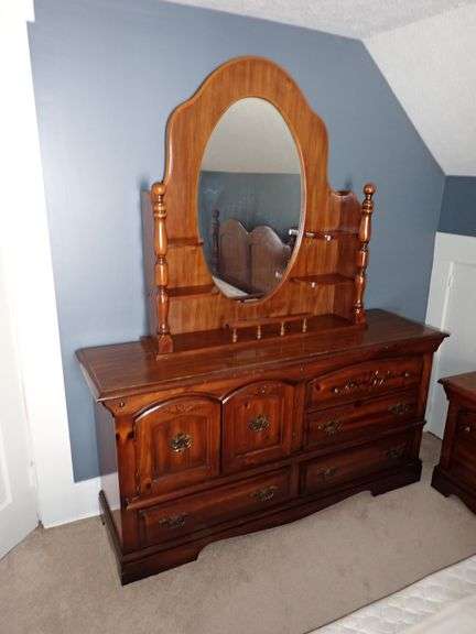 Broyhill Furniture Solid Pine Chest Dresser w/Mirror