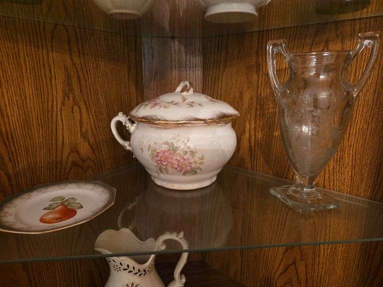 Vase, plate, bowl with lid