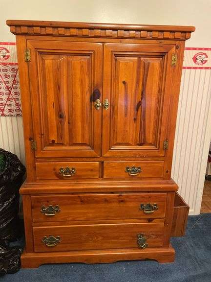 Bachelors Chest
