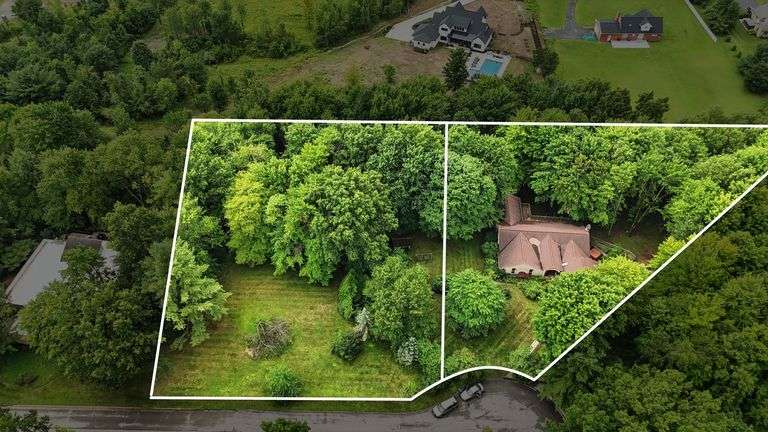 Tract 2: 1.01 +/- Acre Building Lot