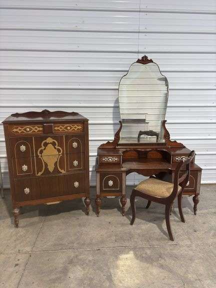 Gahanna Warehouse Auction - Great furniture & household finds!