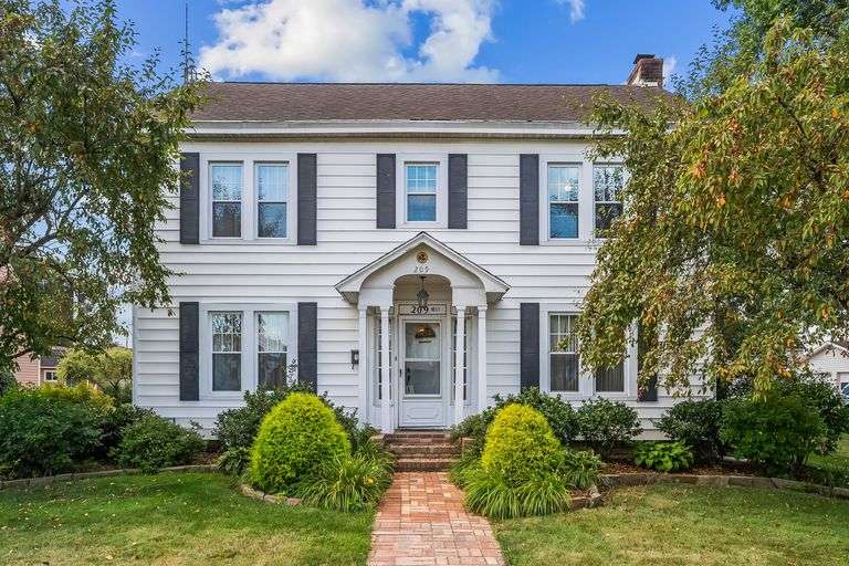 209 W Russell Ave West Lafayette, OH 43845 - Reserve: $120,000