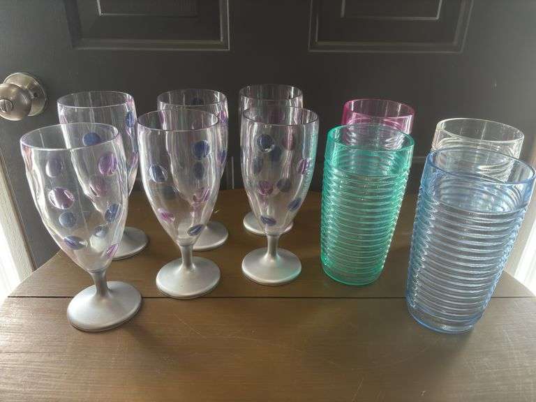 Vintage Majestic Beehive Ribbed Acrylic Tumblers & clear plastic polka dot flutes