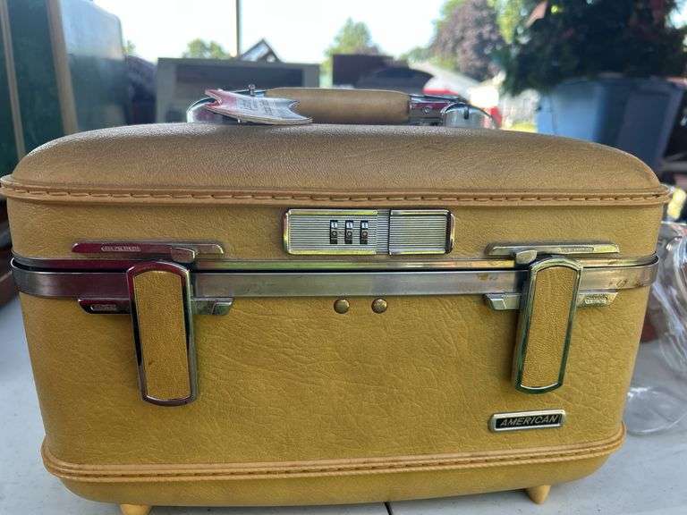 American Tourist Cosmetic bag