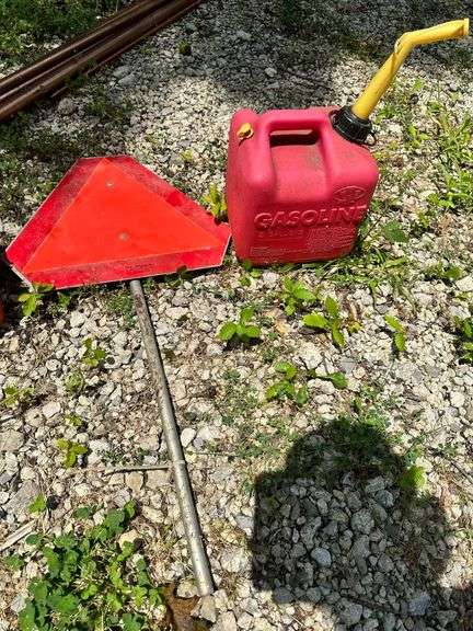 Pair Of Plastic Gas Cans And Triangle Auction Ohio HDo0jJMQgZGTERQwZk RtzxE
