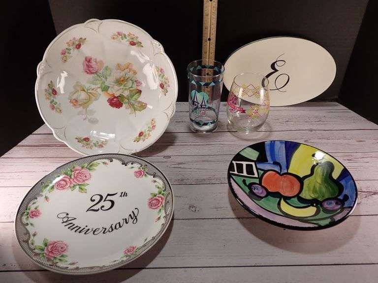 Collectors Plates & 2 Horse Racing Glasses