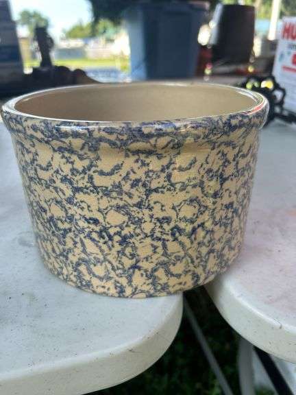 blue spongeware roseville crock