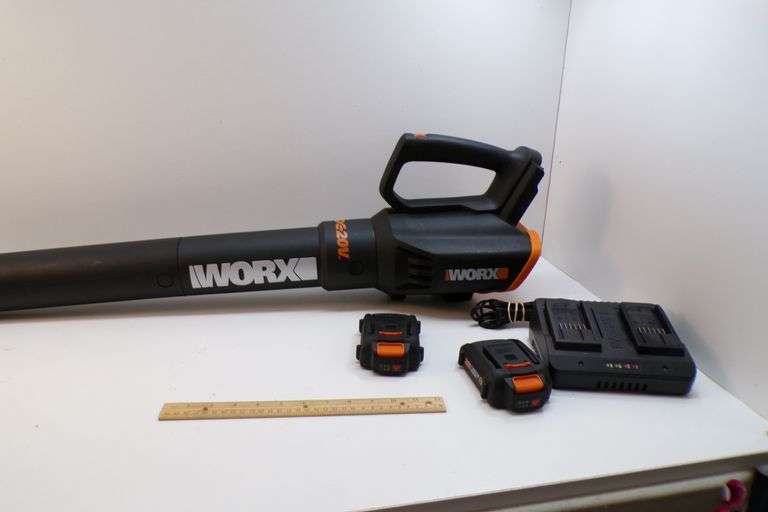 Tested Worx Turbine 20 Volt Electric Blower with Two Batteries and Charger