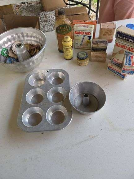 Vtg baking lot and pins