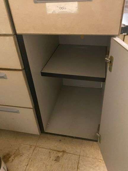 Lab Drawer Unit with Black Top - Auction Ohio