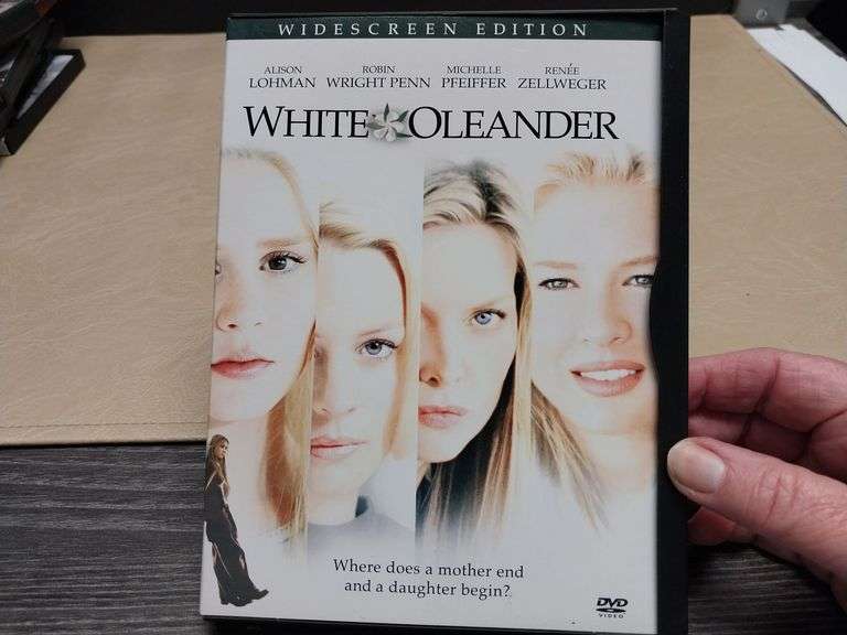 White Oleander – Widescreen Edition DVD (Michelle Pfeiffer, Alison Lohman)
