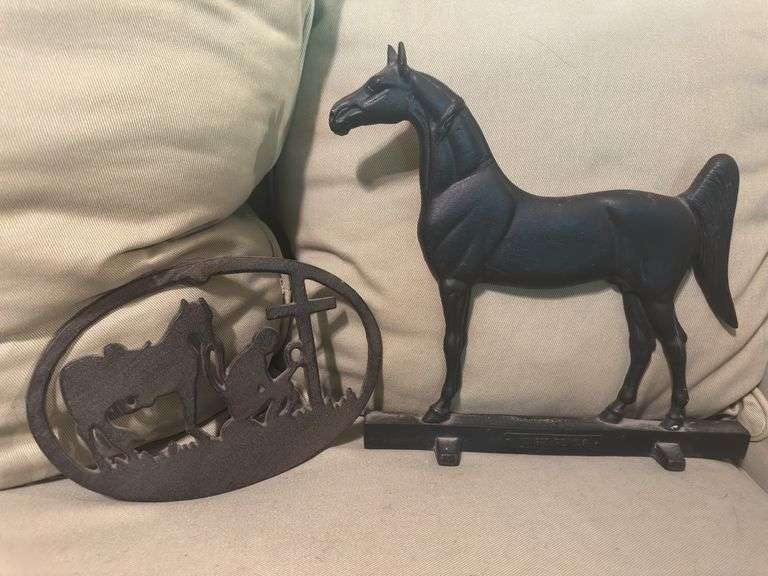 Cast Iron Equestrian Wall Decor - 2 pieces (King’s Genius)