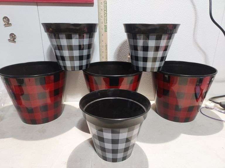 Plastic Flower Pots 3 Red And Black 8.25"X9.5" And 3 Black & White 6.5"X7.75"