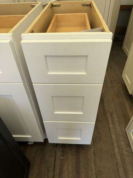 Base cabinet