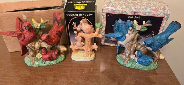 Birds figurines