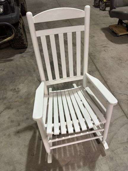 White wood rocker -cottage style - Auction Ohio