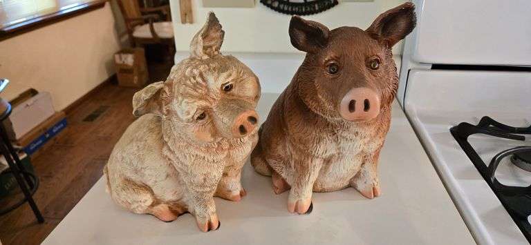 Pair of pigs