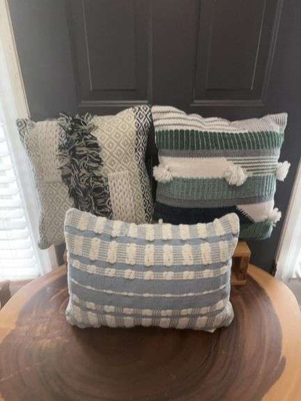 Lot of 3 Decor Pillows