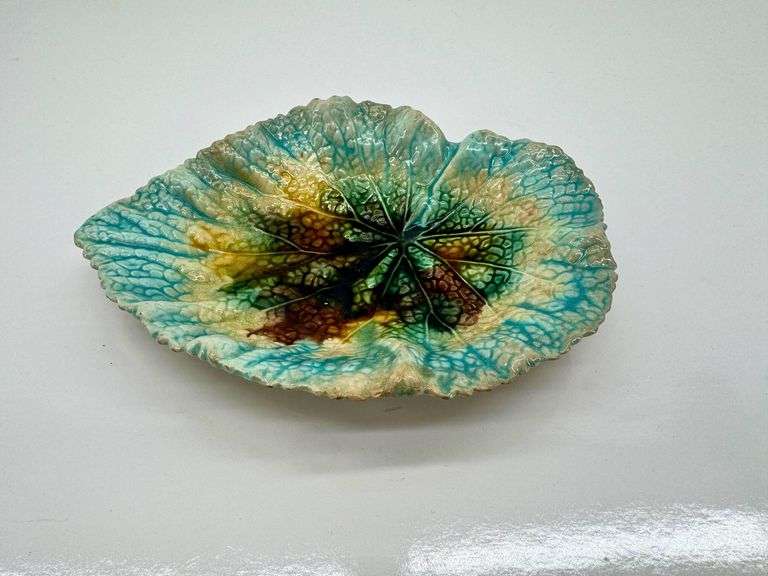 Antique Hand-Glazed Majolica Ceramic Leaf-Shaped Dish with Textured Detail