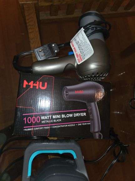 2 blow dryers and air mattress pump