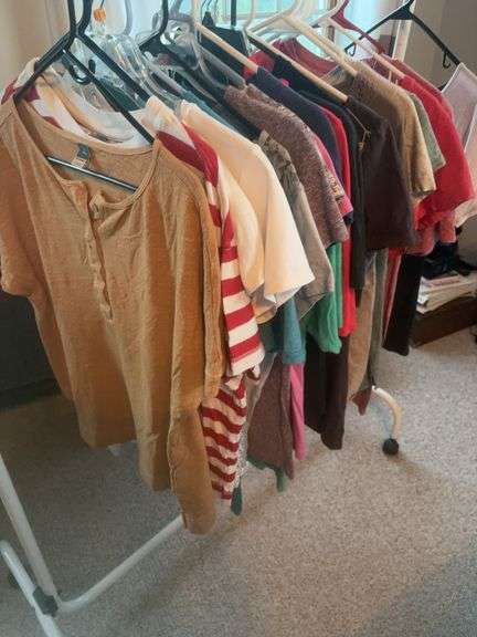 Woman’s shirt sleeve Tee shirts medium