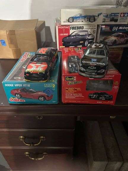 1:25 Scale Revell Model Cars – NASCAR Monte Carlo and Dodge Viper RT/10