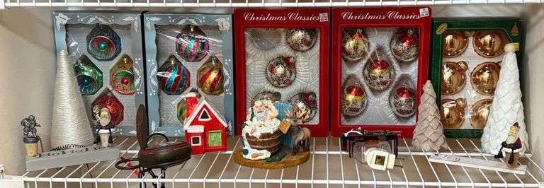 Christmas Décor - Santas