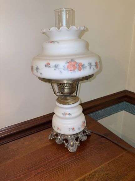 Vtg WMC White Custard Glass Lamp