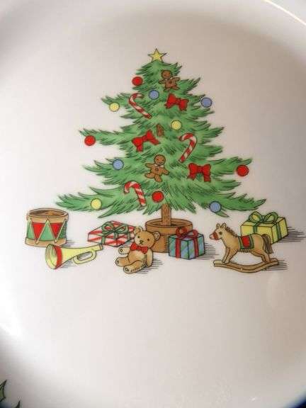 16 Piece Christmas Plates Set