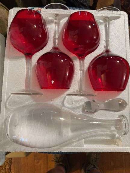 Decanter & Wine Glasses