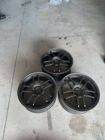 Three 10-Spoke Alloy Wheels, Gunmetal Gray Finish