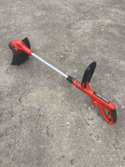 BLACK+DECKER electric string trimmer